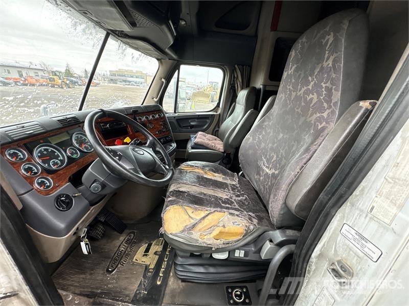 Freightliner Cascadia 125 6x4 T/A Sleeper Truck Tractor Sattelzugmaschinen