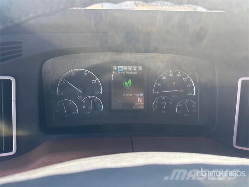 Freightliner Cascadia 126 6x4 T/A Sleeper Truck Tractor Тягачі