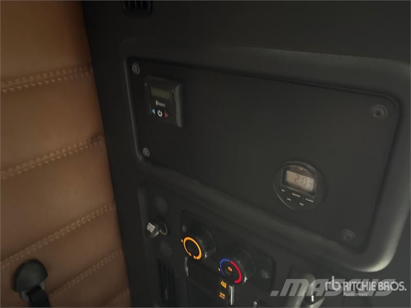 Freightliner Cascadia 126 T/A Sleeper Truck Tractor Camiones tractor