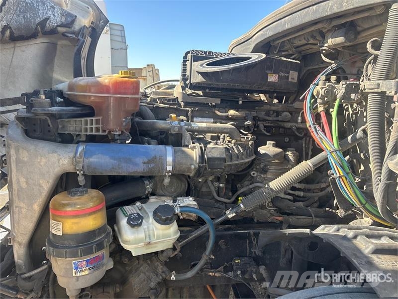 Freightliner Cascadia 126 6x4 T/A Sleeper Truck Tractor Тягачі