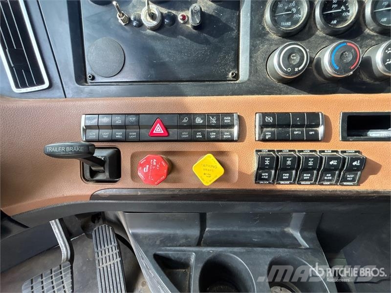 Freightliner Cascadia 126 T/A Sleeper Truck Tractor Cavalos mecânicos