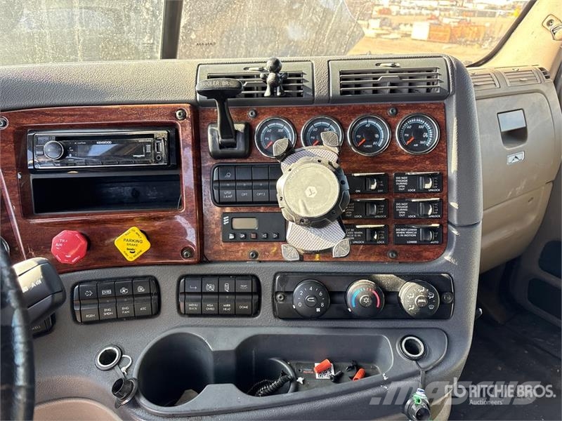 Freightliner Cascadia 6x4 6x4 T/A Sleeper Truck Tractor (Inoper Cabezas tractoras