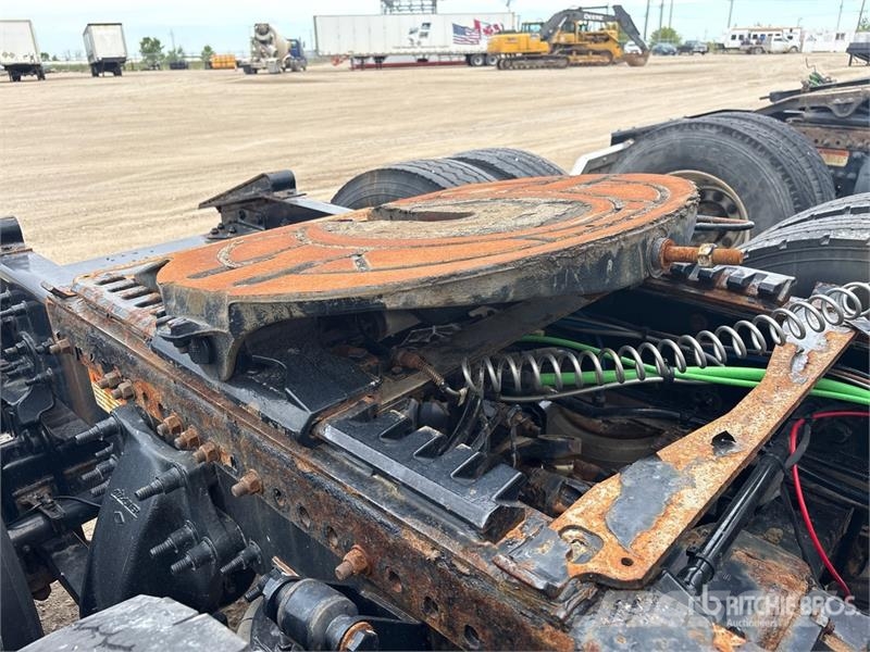 Freightliner Cascadia 6x4 T/A Sleeper Truck Tractor (Inoperable Cabezas tractoras