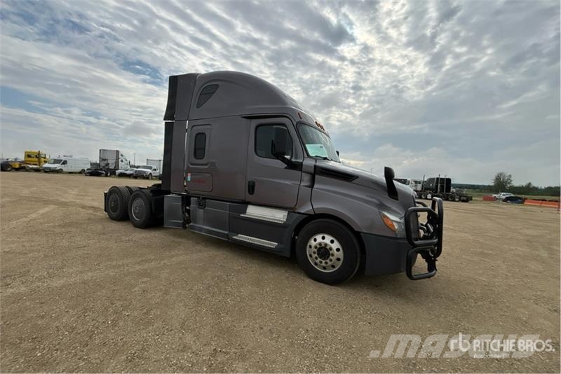 Freightliner Cascadia 126 6x4 T/A Sleeper Truck Tractor Sattelzugmaschinen