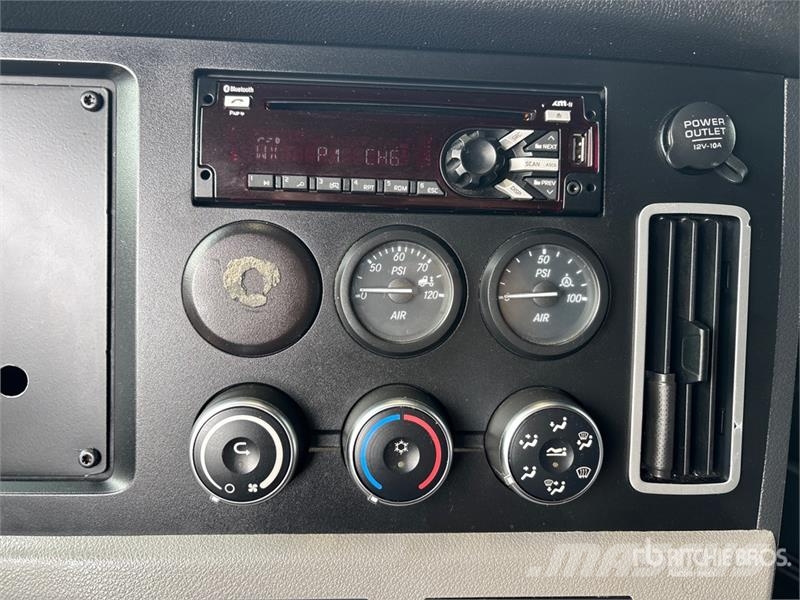 Freightliner Cascadia 126 6x4 T/A Sleeper Truck Tractor Sattelzugmaschinen