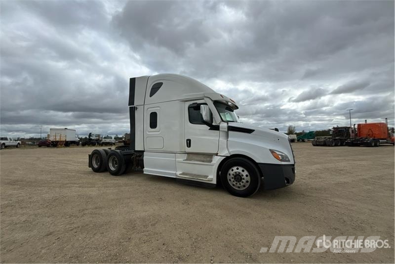 Freightliner Cascadia 126 6x4 T/A Sleeper Truck Tractor Vilcēji