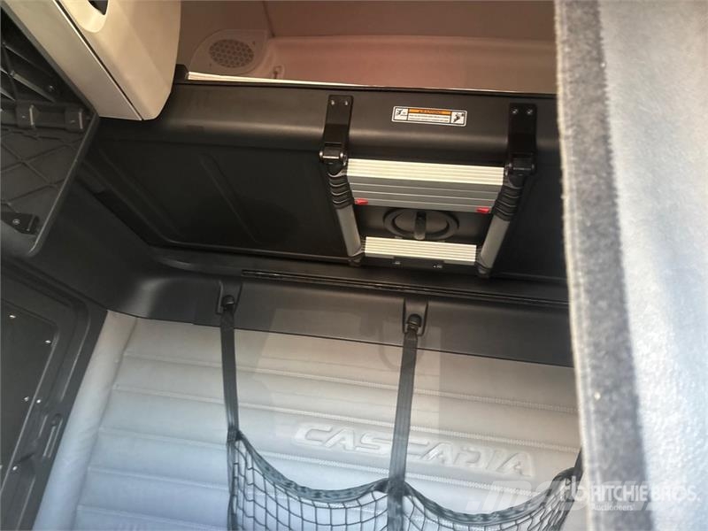 Freightliner Cascadia Electric 6x4 T/A Sleeper Truck Tractor (I Sattelzugmaschinen
