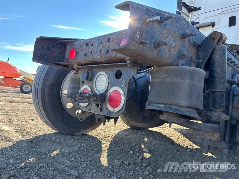 Freightliner Cascadia 6x4 6x4 T/A Sleeper Truck Tractor (Inoper Cabezas tractoras