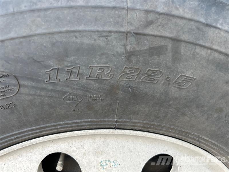 Freightliner Cascadia 126 6x4 T/A Sleeper Truck Tractor (Inoper وحدات الجر