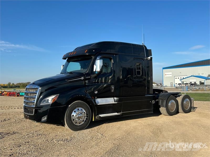 Freightliner Cascadia 126 6x4 T/A Sleeper Truck Tractor Влекачи