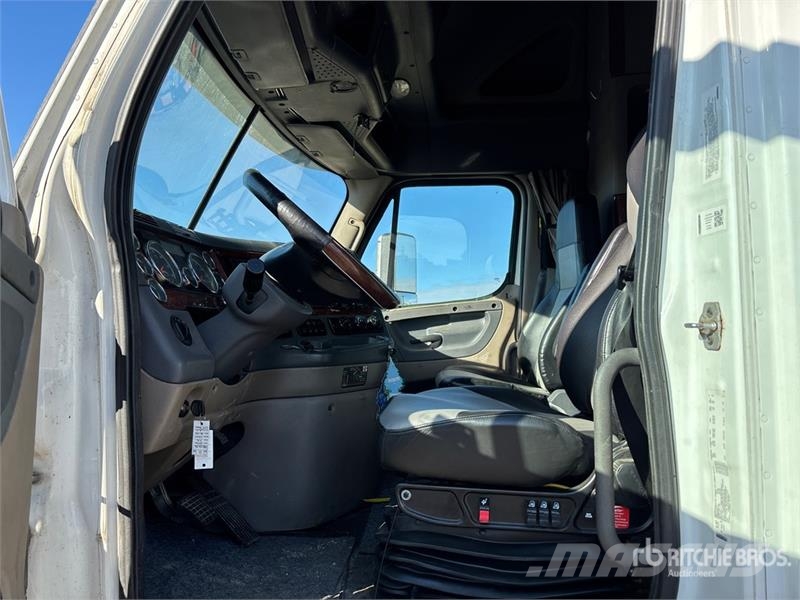 Freightliner Cascadia 6x4 6x4 T/A Sleeper Truck Tractor (Inoper Cabezas tractoras