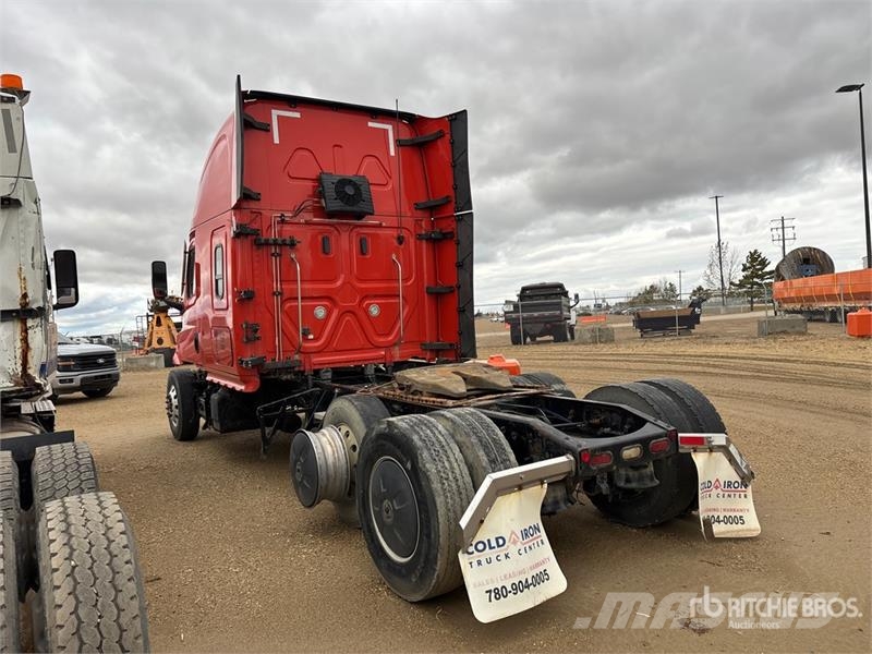 Freightliner Cascadia 126 6x4 T/A Sleeper Truck Tractor (Inoper Truck Tractor Units