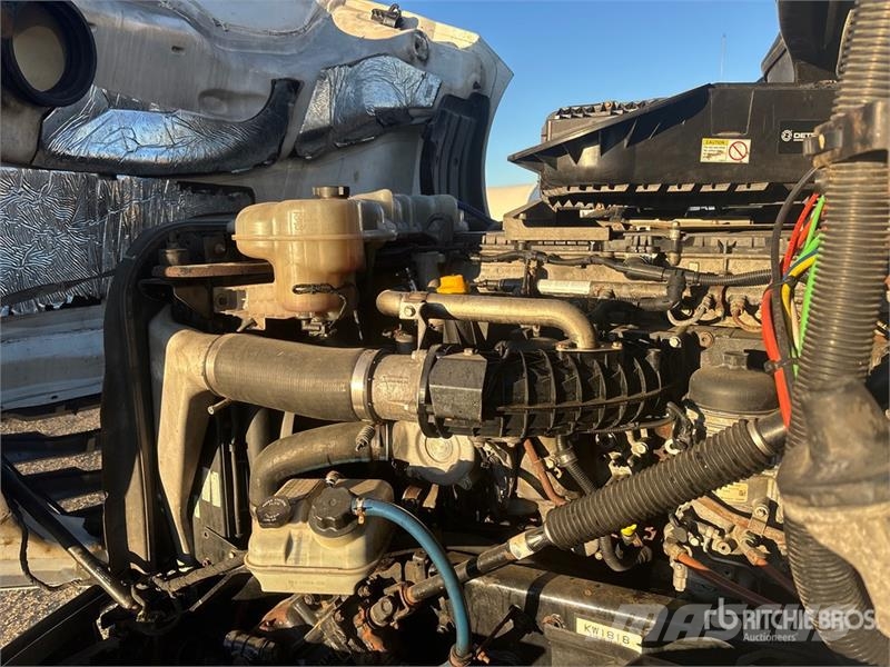 Freightliner Cascadia 6x4 T/A Sleeper Truck Tractor Traktorske jedinice