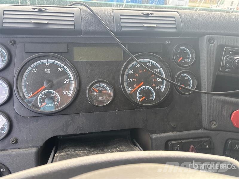 Freightliner Cascadia 125 6x4 T/A Sleeper Truck Tractor (Inoper Motrici e Trattori Stradali
