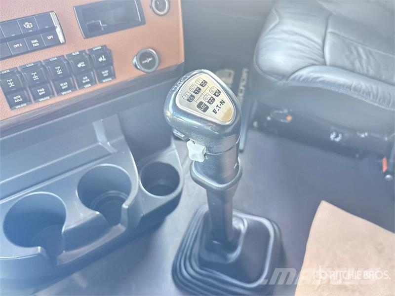 Freightliner Cascadia 126 6x4 T/A Sleeper Truck Tractor Τράκτορες
