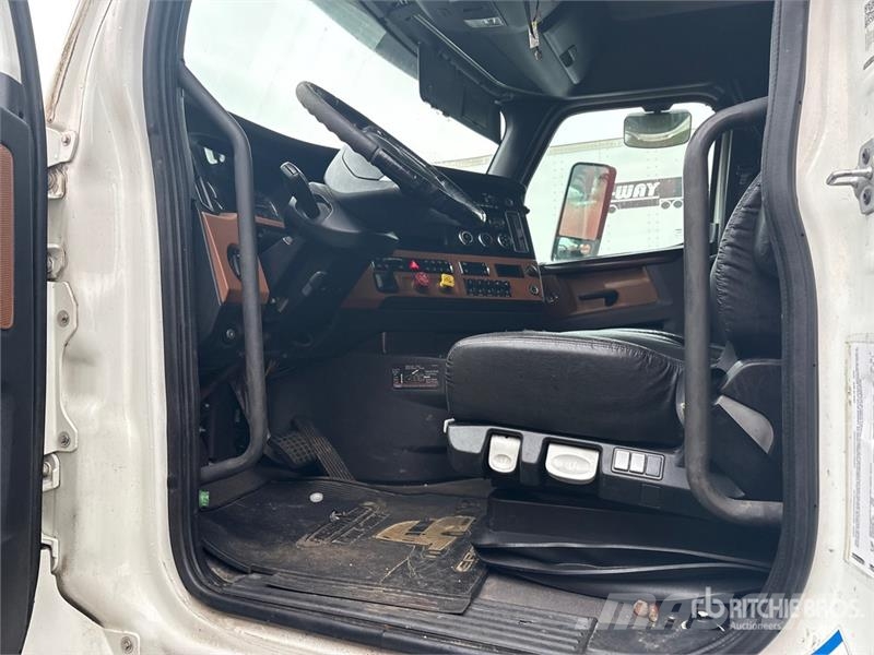 Freightliner Cascadia 126 6x4 T/A Sleeper Truck Tractor Autotractoare