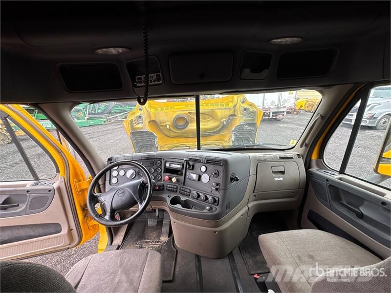 Freightliner Cascadia 125 6x4 T/A Sleeper Truck Tractor Tractor Units