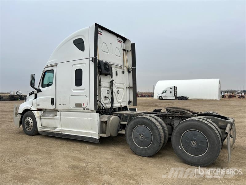 Freightliner Cascadia 126 6x4 T/A Sleeper Truck Tractor Truck Tractor Units