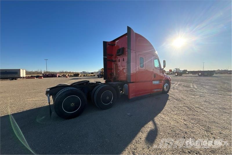 Freightliner Cascadia 126 6x4 T/A Sleeper Truck Tractor Cavalos mecânicos