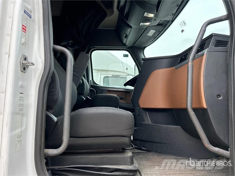 Freightliner Cascadia 126 6x4 T/A Sleeper Truck Tractor Truck Tractor Units