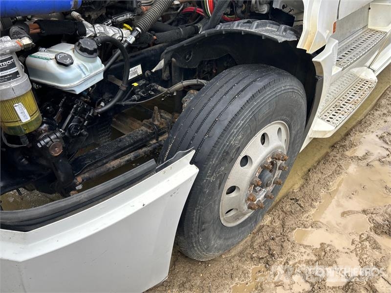 Freightliner Cascadia 126 6x4 T/A Sleeper Truck Tractor (Inoper وحدات الجر