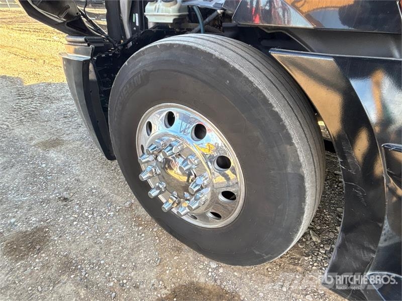 Freightliner Cascadia 126 T/A Sleeper Truck Tractor Влекачи
