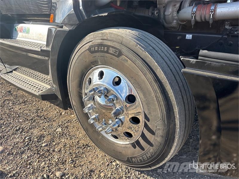 Freightliner Cascadia 126 T/A Sleeper Truck Tractor Влекачи