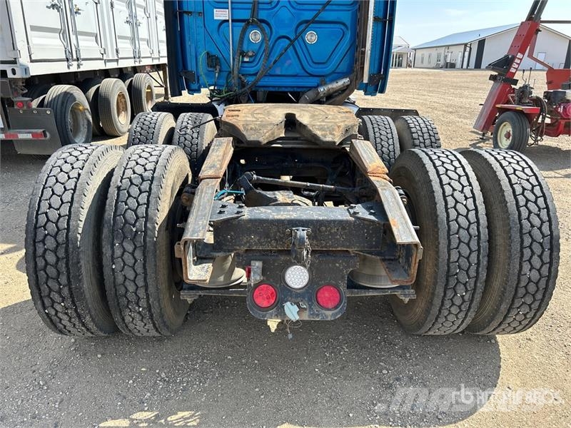 Freightliner Cascadia 125 6x4 T/A Sleeper Truck Tractor Седельные тягачи