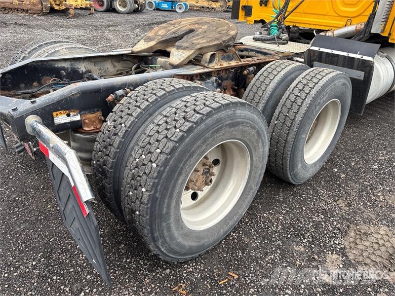 Freightliner Cascadia 125 6x4 T/A Sleeper Truck Tractor Tractor Units