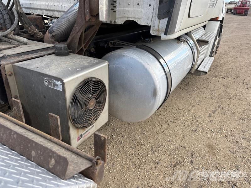 Freightliner Cascadia 126 6x4 T/A Sleeper Truck Tractor Sattelzugmaschinen