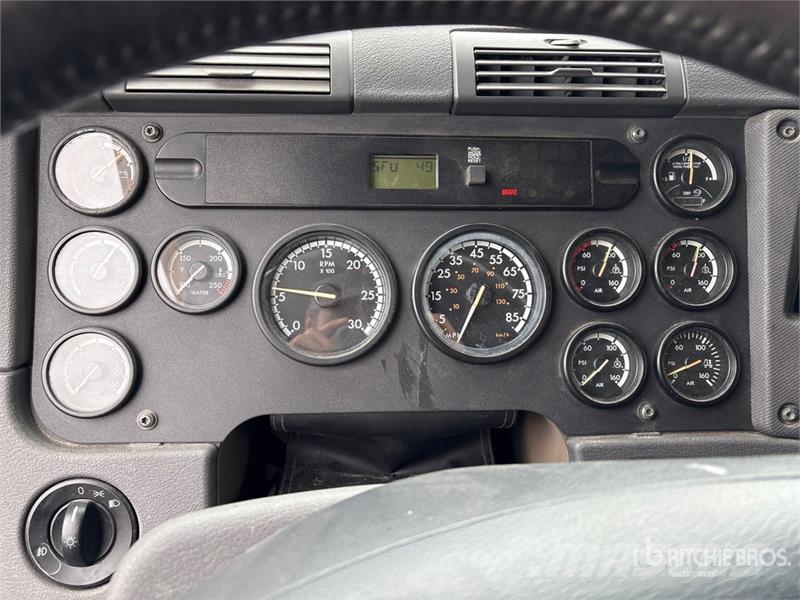 Freightliner Cascadia 125 6x4 T/A Sleeper Truck Tractor Tractor Units