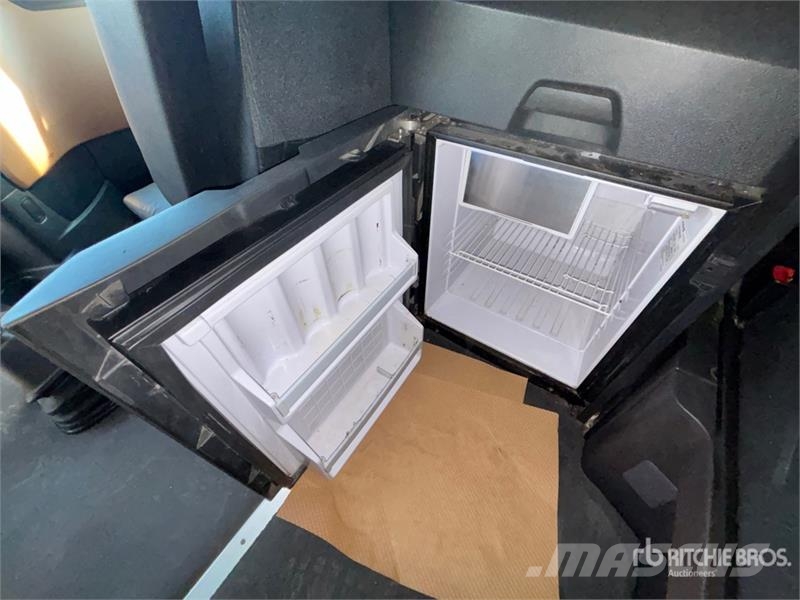 Freightliner Cascadia 126 6x4 T/A Sleeper Truck Tractor Седельные тягачи