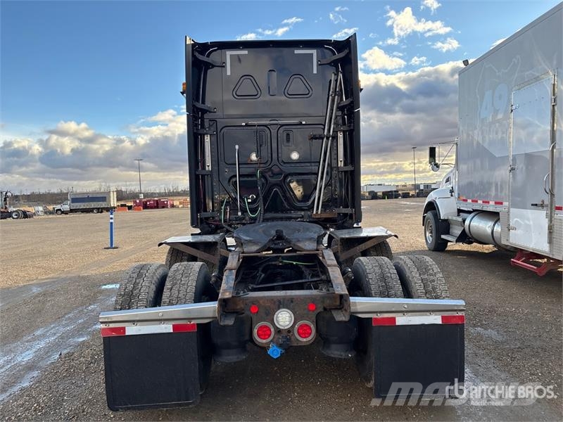 Freightliner Cascadia 126 6x4 T/A Sleeper Truck Tractor Traktorske jedinice