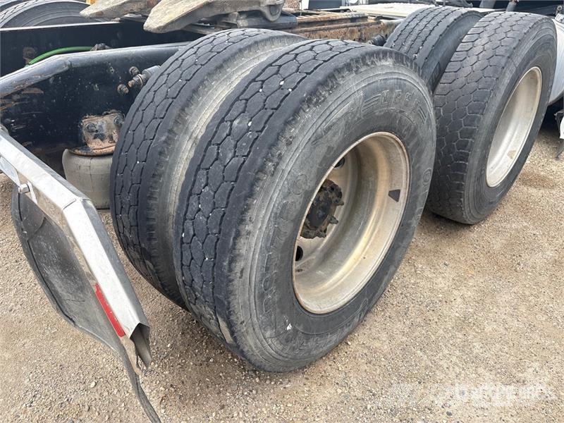 Freightliner Cascadia 6x4 T/A Sleeper Truck Tractor (Inoperable Cabezas tractoras