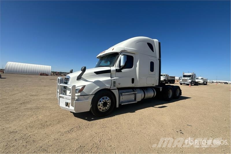 Freightliner Cascadia 126 6x4 T/A Sleeper Truck Tractor Тягачі