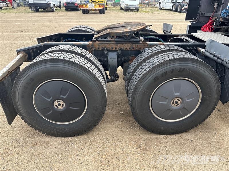 Freightliner Cascadia 126 6x4 T/A Sleeper Truck Tractor Sattelzugmaschinen