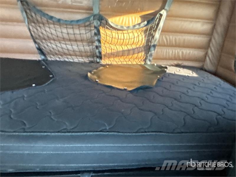 Freightliner Cascadia 6x4 T/A Sleeper Truck Tractor Trekkers