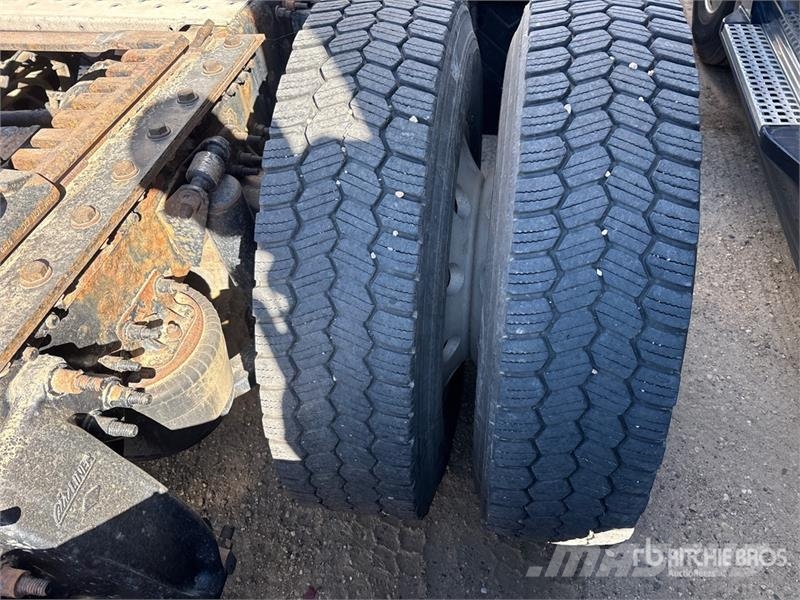 Freightliner Cascadia 126 6x4 T/A Sleeper Truck Tractor Motrici e Trattori Stradali