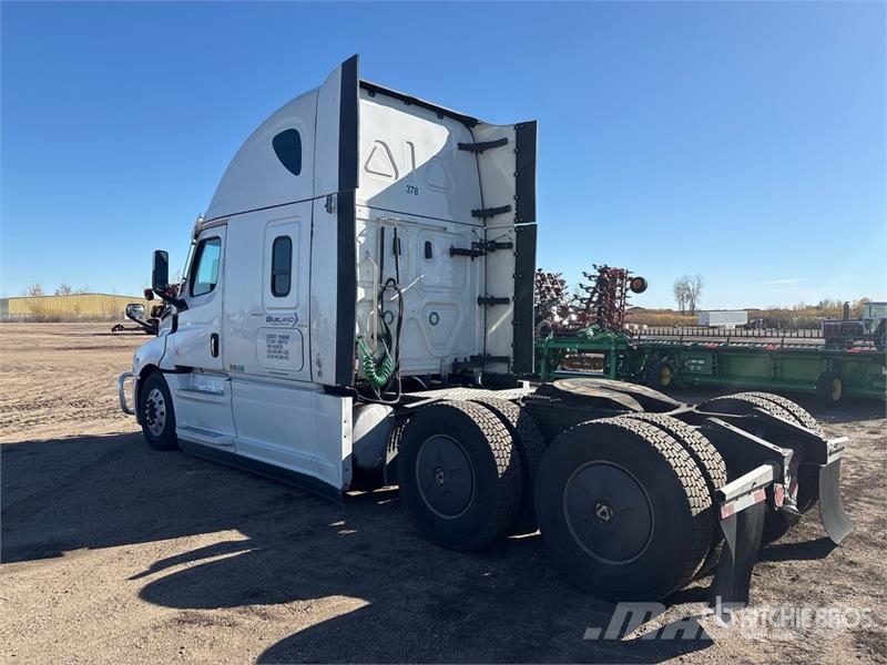 Freightliner Cascadia 126 6x4 T/A Sleeper Truck Tractor Влекачи