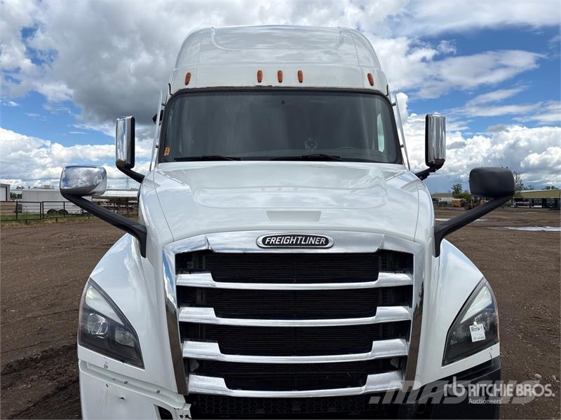 Freightliner Cascadia 126 6x4 T/A Sleeper Truck Tractor Camiones tractor