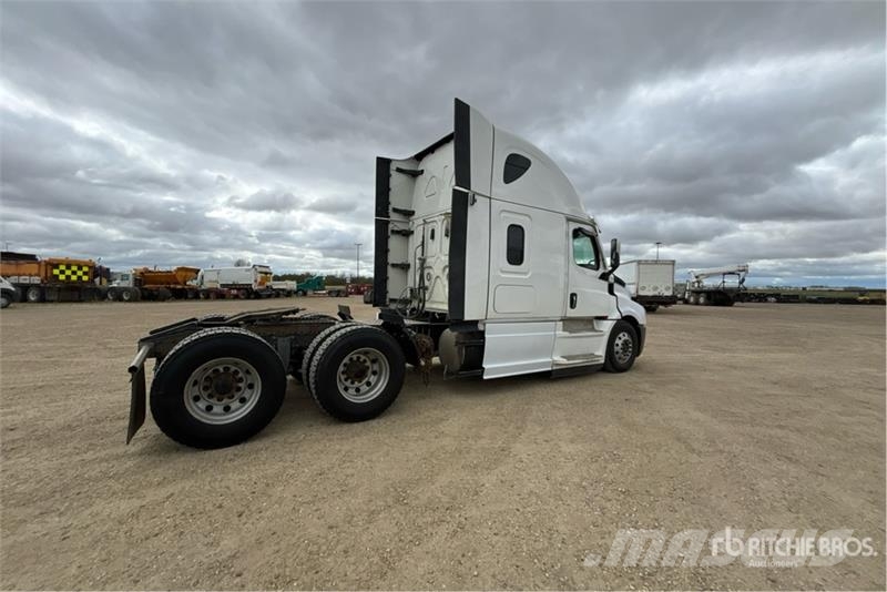 Freightliner Cascadia 126 6x4 T/A Sleeper Truck Tractor Vilcēji