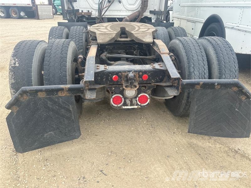 Freightliner Cascadia 126 6x4 T/A Sleeper Truck Tractor Trekkvogner