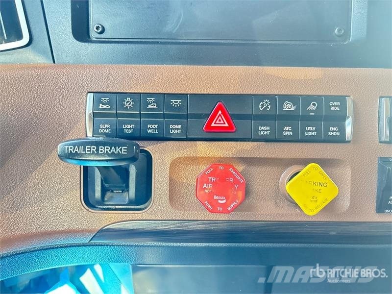 Freightliner Cascadia 126 6x4 T/A Sleeper Truck Tractor Τράκτορες