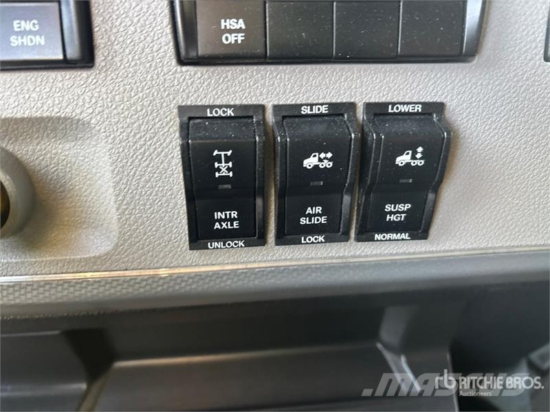 Freightliner Cascadia 6x4 T/A Sleeper Truck Tractor Traktorske jedinice