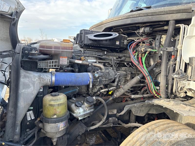 Freightliner Cascadia 126 6x4 T/A Sleeper Truck Tractor Camiones tractor