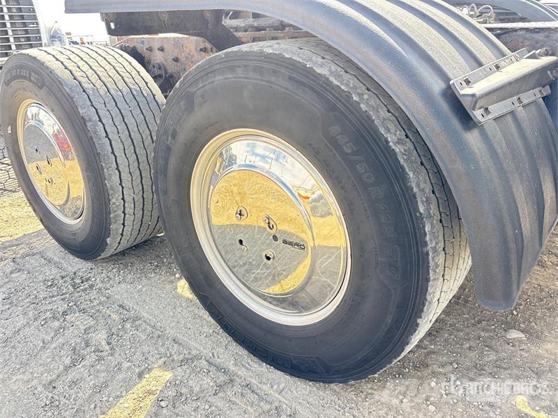 Freightliner Cascadia 126 6x4 T/A Sleeper Truck Tractor Τράκτορες