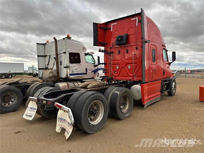 Freightliner Cascadia 126 6x4 T/A Sleeper Truck Tractor (Inoper Truck Tractor Units