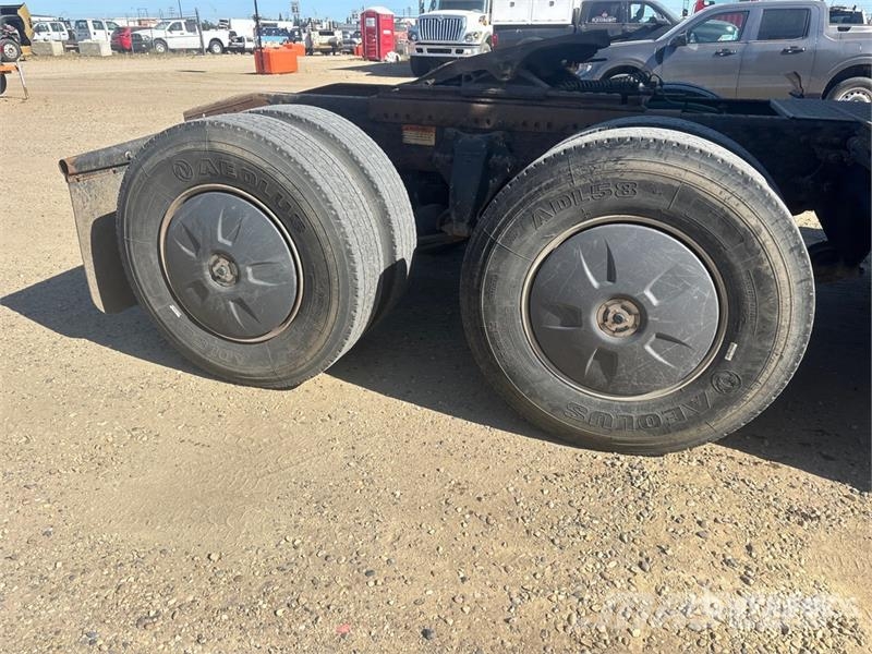 Freightliner Cascadia 126 6x4 T/A Sleeper Truck Tractor Тягачі