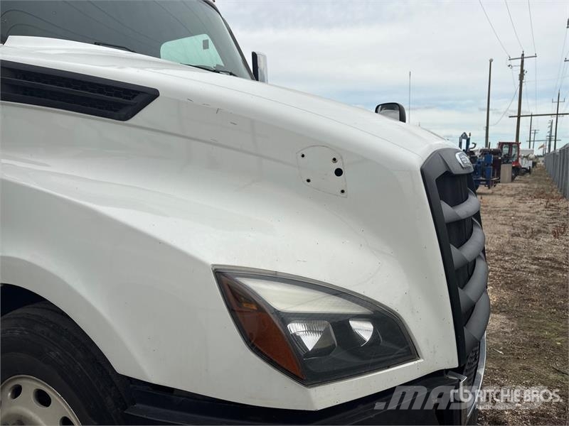 Freightliner Cascadia 6x4 T/A Sleeper Truck Tractor (Inoperable Cabezas tractoras