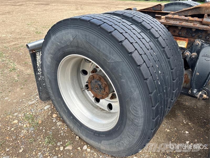 Freightliner Cascadia 126 6x4 T/A Sleeper Truck Tractor Тягачі
